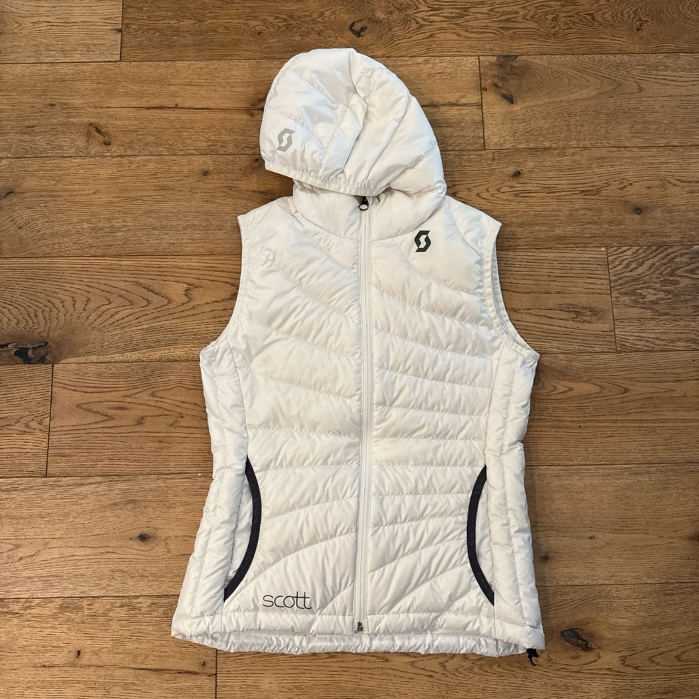 Scott Women's White Quilted Hooded Puffer Vest